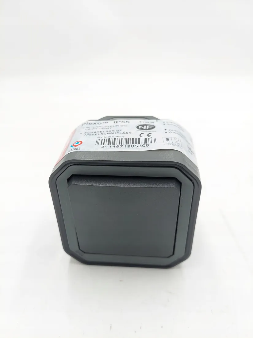 legrand-wylacznik-scienny-10a