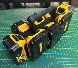 koszyk-na-8-baterii-akumulatorow-do-narzedzi-dewalt-18v-i-54v