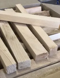 drewno-bukowe-opalowe-drobne-suche-20kg-do-kominka-kozy