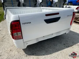 fabryczna-paka-toyota-hilux-15-kabiny-skrzynia-ladunkowa-burta-extra-cab
