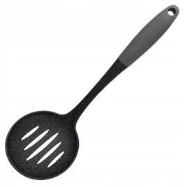 lyzka-kuchenna-cedzakowa-szumowka-nylonowa