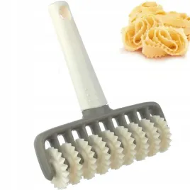 wykrawacz-radelko-noz-walek-do-ciasta-makaronu-9-falistych-kolek