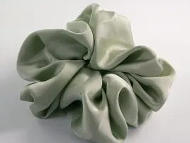 scrunchie-satynowa-mega-duza-xxxl-satyna-srednica-16-18-cm-zielony-pistacja