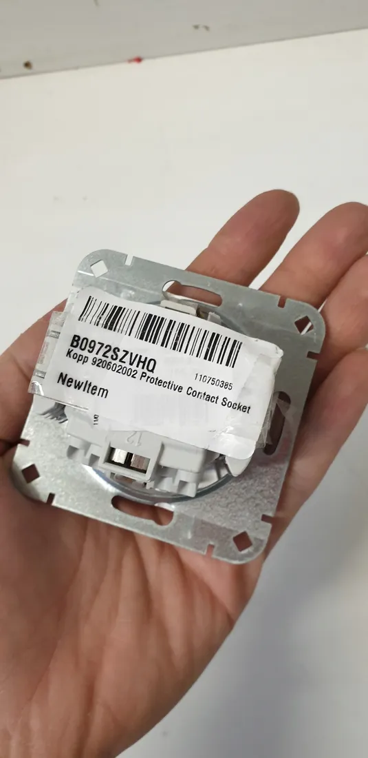 gniazdo-elektryczne-scienne-kopp-250v-16a-biale-stan-powystawowy