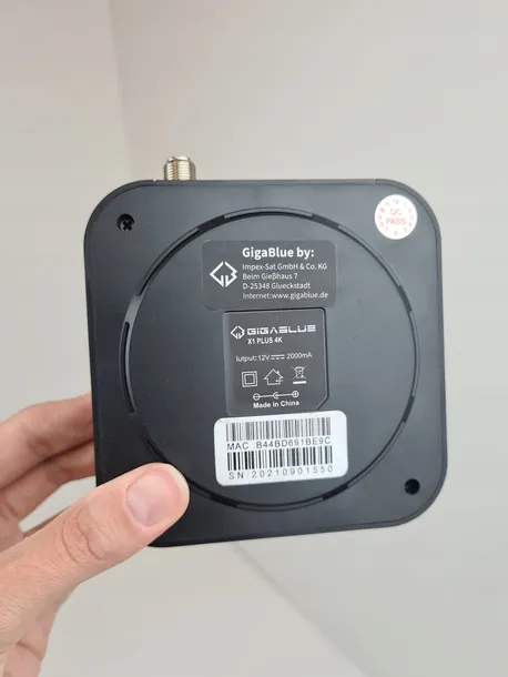 dekoder-telewizyjny-gigablue-x1-plus-4k-android-iptv-ott-1x-tuner-dvb-s2x-stan-powystawowy-stan-opakowania-otwarte