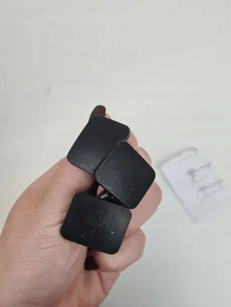 adaptery-relingow-thule-889301-kolor-czarny