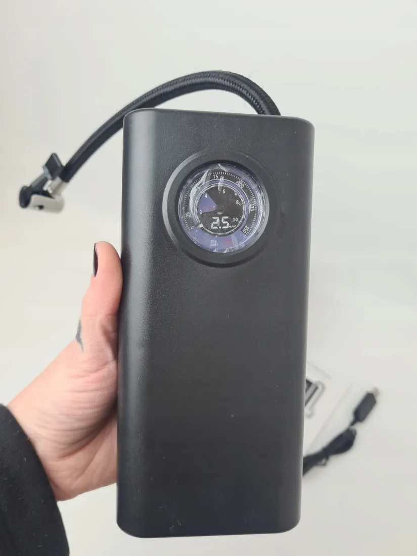 kompaktowy-kompresor-na-usb-do-opon-rowerow-150-psi-74-v-3600-mah