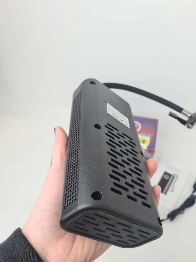 kompaktowy-kompresor-na-usb-do-opon-rowerow-150-psi-74-v-3600-mah