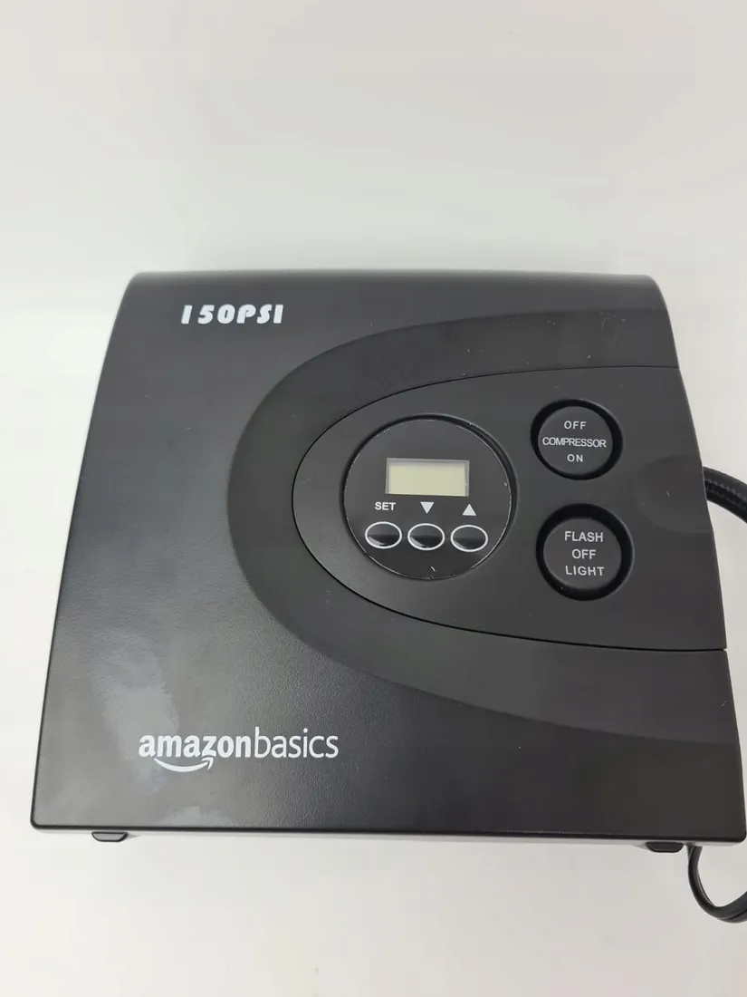 kompaktowy-kompresor-amazon-basics-psi-150-dc-12v-przenosny-stan-powystawowy