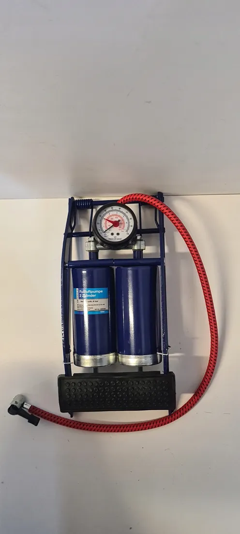 pompka-nozna-cartrend-2-cylindry-10942-z-manometrem-4-bary