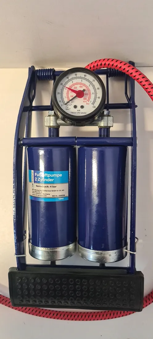 pompka-nozna-cartrend-2-cylindry-10942-z-manometrem-4-bary-stan-powystawowy