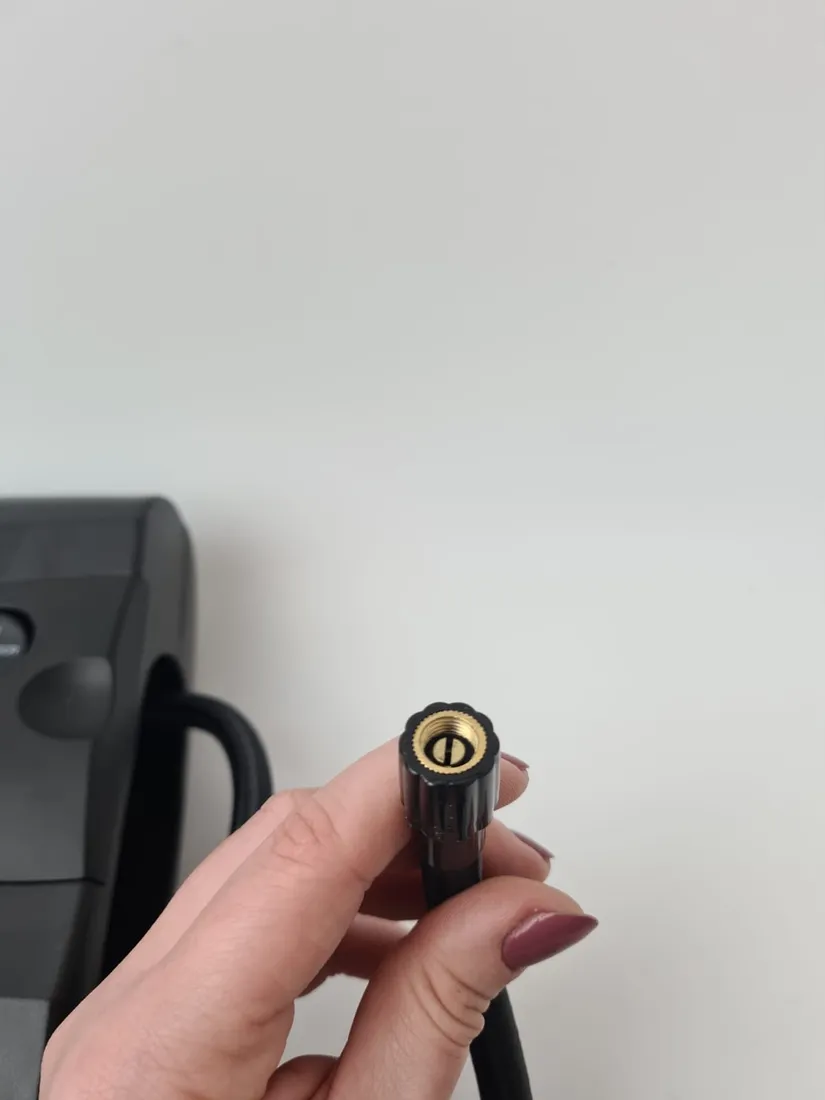 kompaktowy-kompresor-amazon-basics-psi-150-dc-12v-przenosny