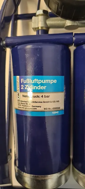 pompka-nozna-cartrend-2-cylindry-10942-z-manometrem-4-bary-stan-powystawowy-cisnienie-maksymalne-4-bar