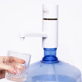 elektryczna-pompka-do-wody-vio-e4-bialy-bezprzewodowy-dozownik-do-wody