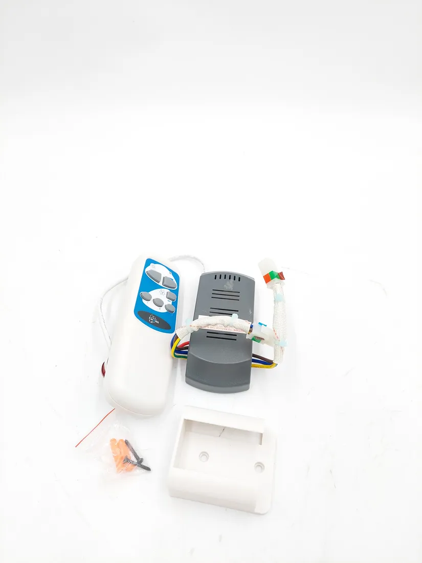 pilot-farelek-112596-bialy