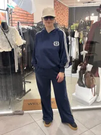 roberta-biagi-dres-z-kapturem-i-logowaniem-kolor-granatowy-rozmiar-m-l
