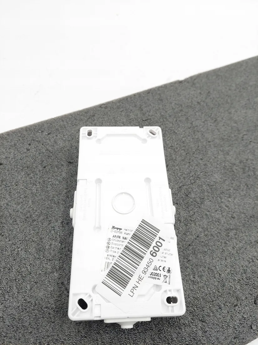 gniazdo-elektryczne-scienne-kopp-bialy-stan-powystawowy