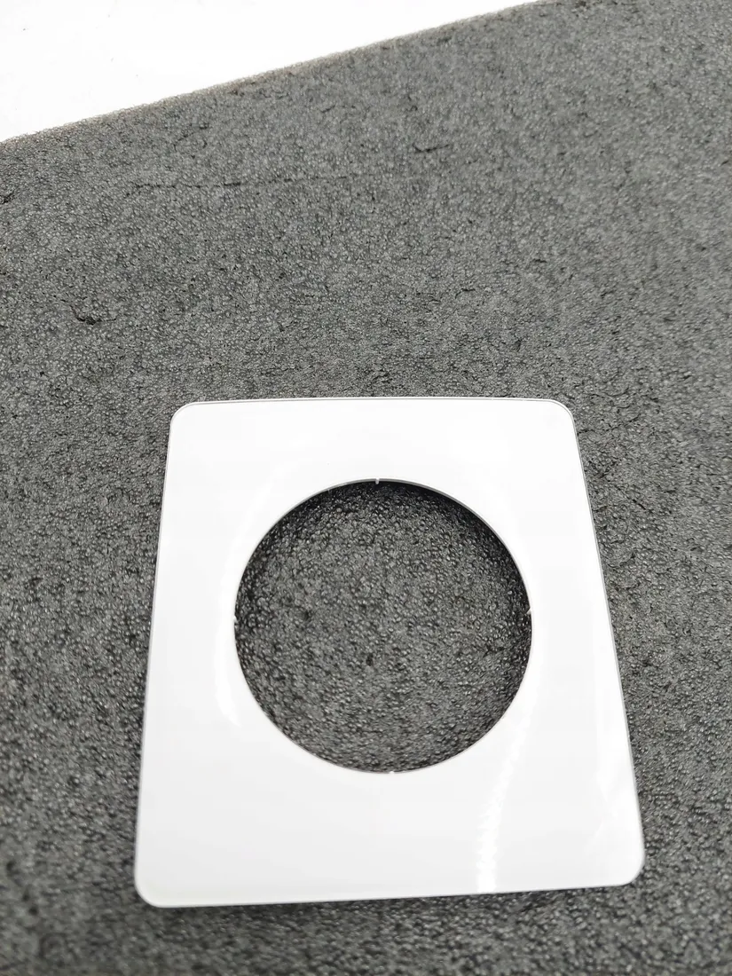 ramka-pojedyncza-legrand-bialy