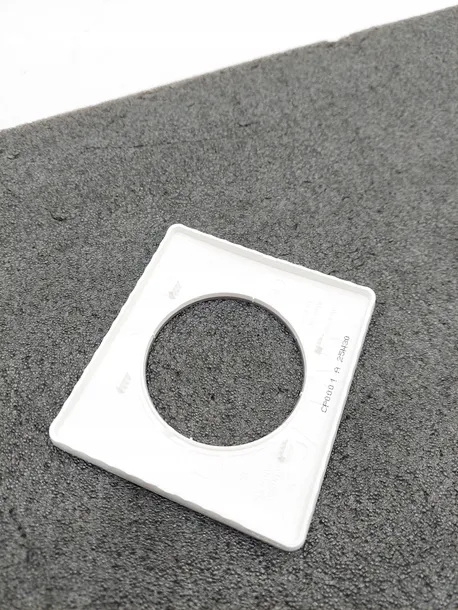 ramka-pojedyncza-legrand-bialy-kolor-bialy