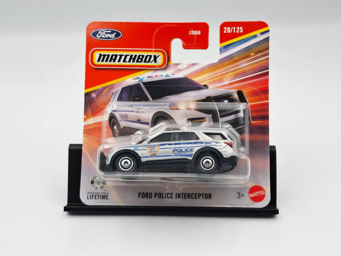 matchbox-ford-police-interceptor-bohater-brak