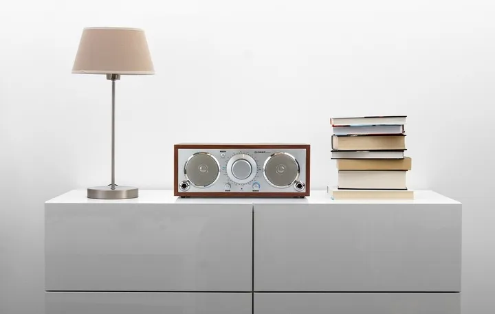 radio-w-stylu-retro-sieciowe-first-austria