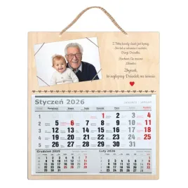 personalizowany-drewniany-kalendarz-scienny-2026-dla-dziadka