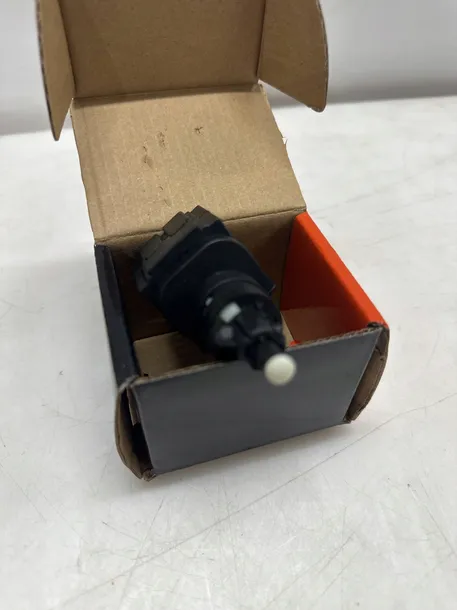 przelacznik-swiatla-hamowania-do-a3-8p-producent-czesci-frankberg