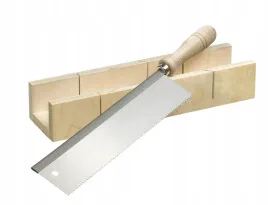 pila-reczna-do-ciecia-pod-katem-250-mm-ciecie-katowe-w-drewnie