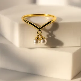 pierscionek-pearl-drop-z-zawieszkami-ksztalt-v-stal-delikatny-rozmiar-us-7