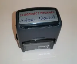 dwukolorowe-odbicie-za-zgodnosc-z-oryginalem-czerwone-faksymile-niebieskie