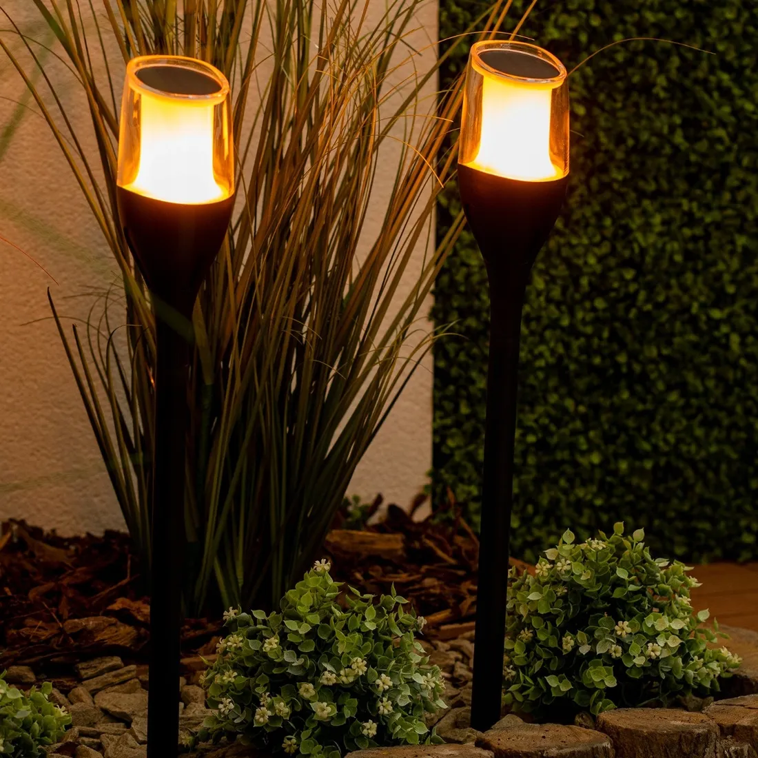 solarny-slupek-ogrodowy-led-pochodnia-1600k-plomyk