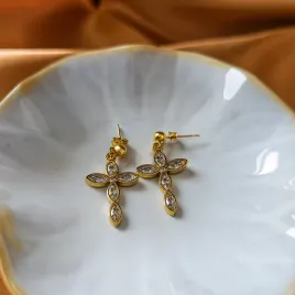 kolczyki-seraphine-zlote-krzyze-z-cyrkoniami-stal-316l-pvd-glamour