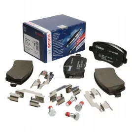 klocki-przod-agila-swift-iii-micra-note-duster