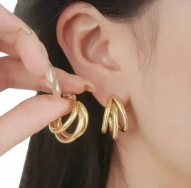 kolczyki-zlote-kolka-potrojne-stal-chirurgiczna-pozlacane