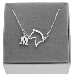srebrny-naszyjnik-glowa-konia-kon-konik-litera-literka-pudelko-srebro