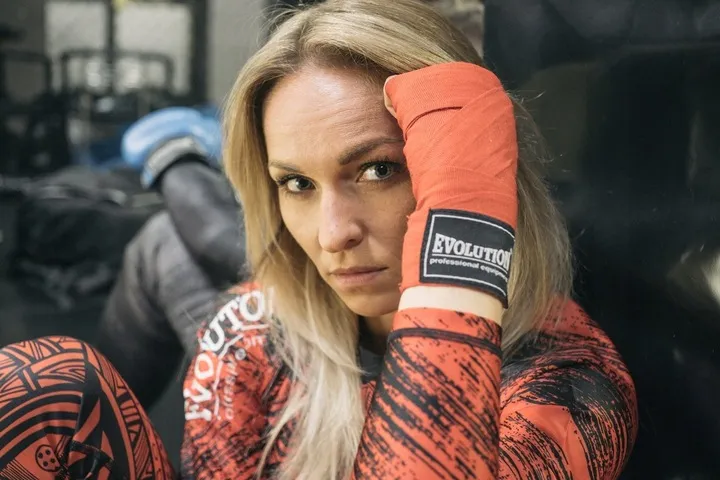 rekawice-bokserskie-evolution-basic-6-oz-rozowe-stan-nowy