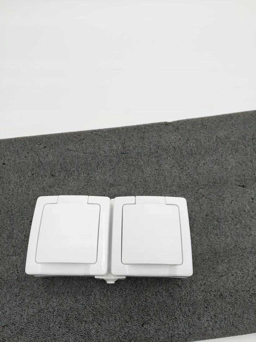 gniazdo-elektryczne-scienne-kopp-bialy