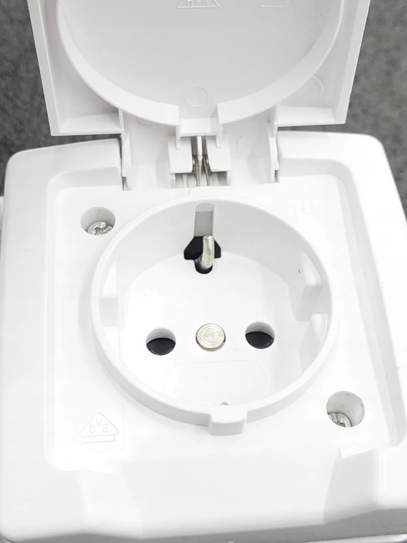 gniazdo-elektryczne-scienne-kopp-bialy-stan-powystawowy