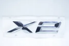 emblemat-znaczek-napis-x2-klapy-tyl-bmw-f39-x2-7441925
