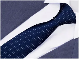 granatowy-w-kropki-klasyczny-krawat-meski-do-garnituru-groszki-zakard