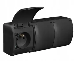 gniazdko-potrojne-hermetyczne-natynkowe-z-klapka-bryzgoszczelne-czarne