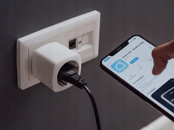 inteligentne-gniazdko-sterowane-wifi-android-tuya-smart-home-pomiar