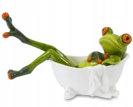 figura-zaba-zabka-lezaca-w-wannie-relaksujaca-sie-ozdoba-smieszna