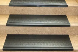 nakladki-gumowe-na-schody-stopnie-zewnetrzne-antyposlizgowe-mocne