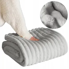 koc-200x220-pluszowy-wytlaczany-w-grube-pasy-3d-miekki-narzuta-jasny