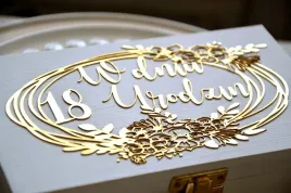 pudelko-na-pieniadze-prezent-na-18-urodziny-osiemnastka