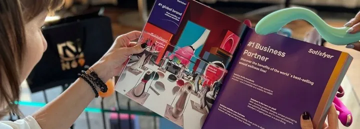 satisfyer-ladowarka-do-wibratorow-kolor-bezbarwny