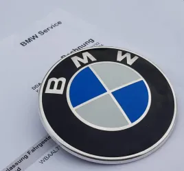 znaczek-emblemat-bmw-f10-f11-maska-i-klapa-2-pin-51147057794-51148132375