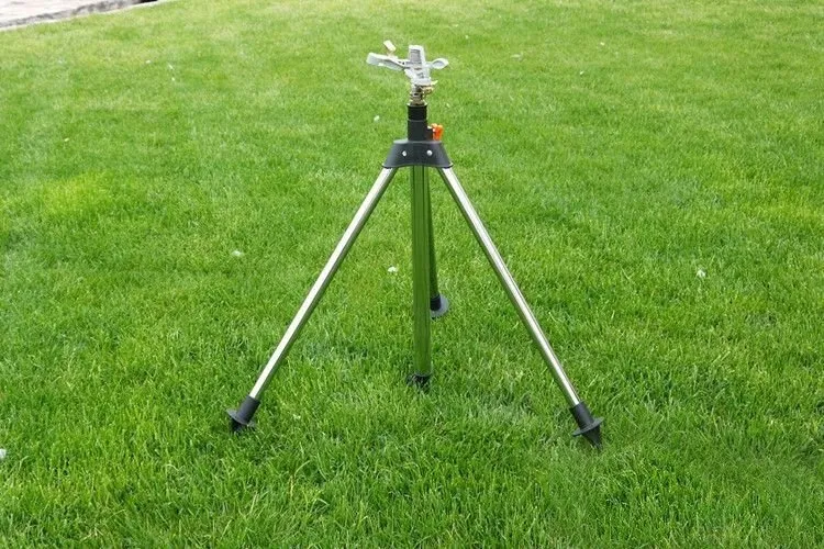 zraszacz-ogrodowy-24m-mosiezny-pulsacyjny-na-statywie-zasieg-z-regulacja