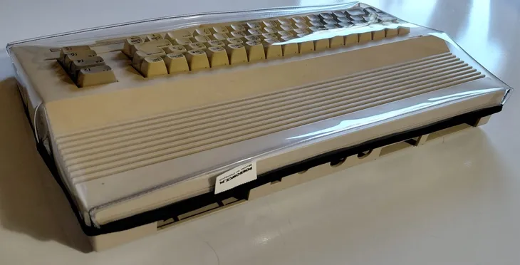 commodore-c64-pokroweic-pokrywa-osslona-stan-nowy